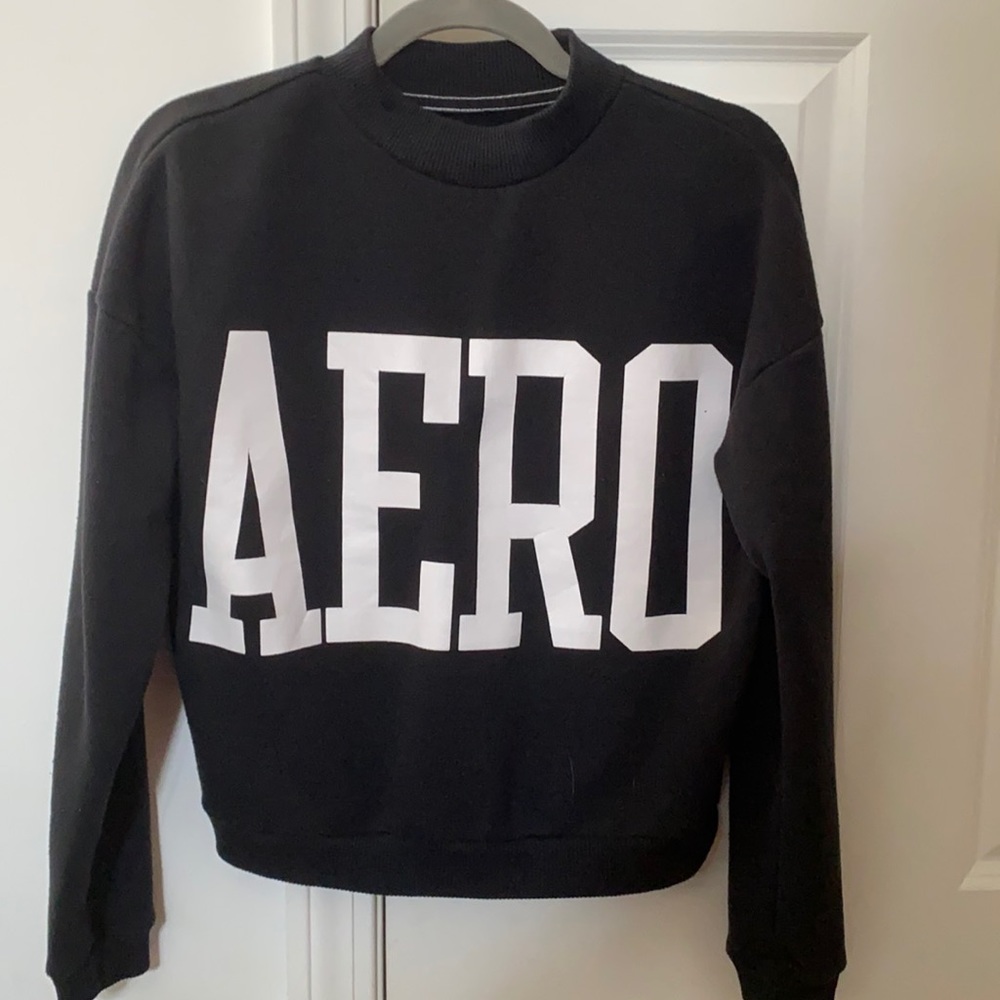 Black AERO cropped crew neck. Size small